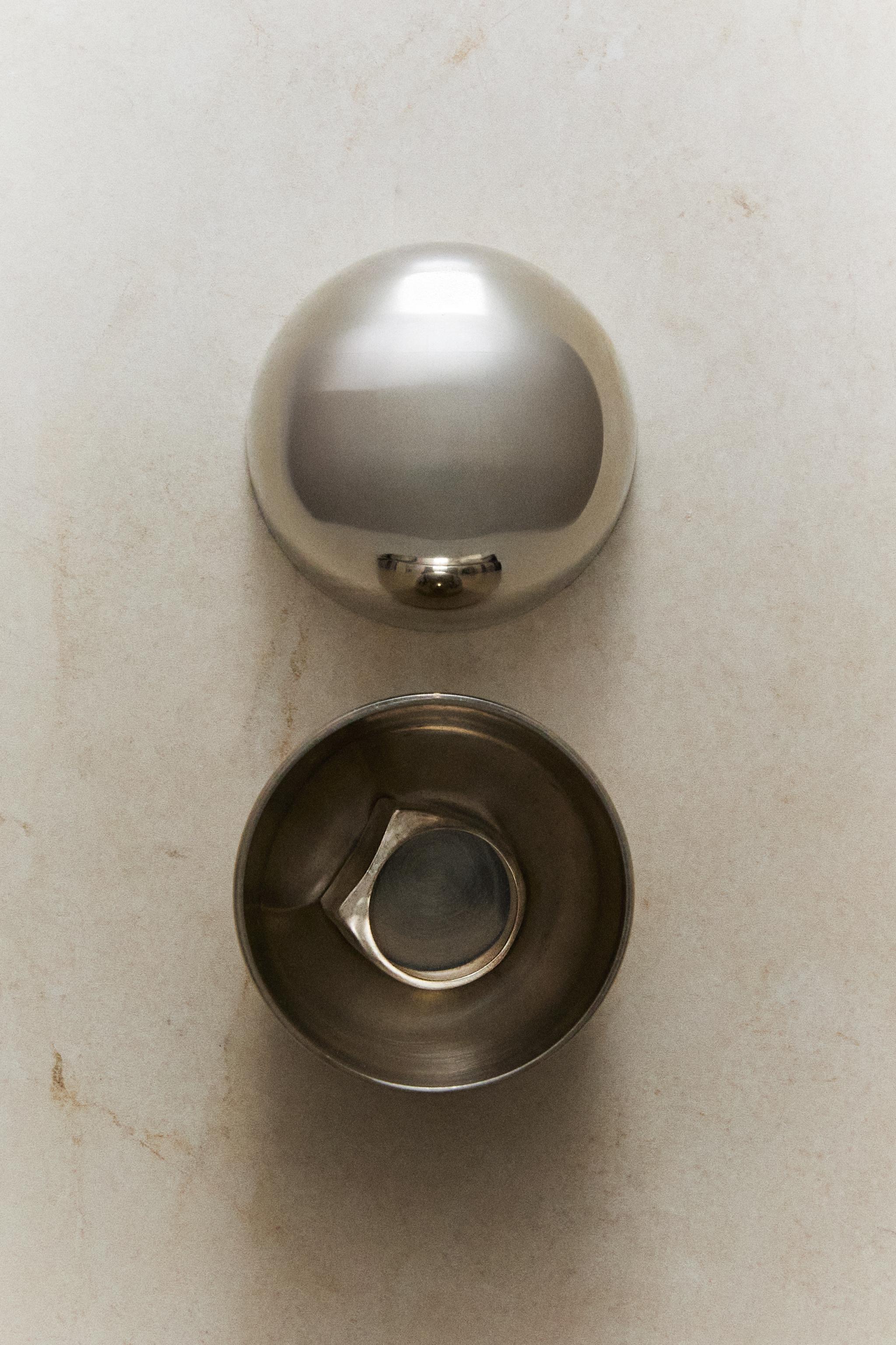 SMALL ROUND METAL BOX